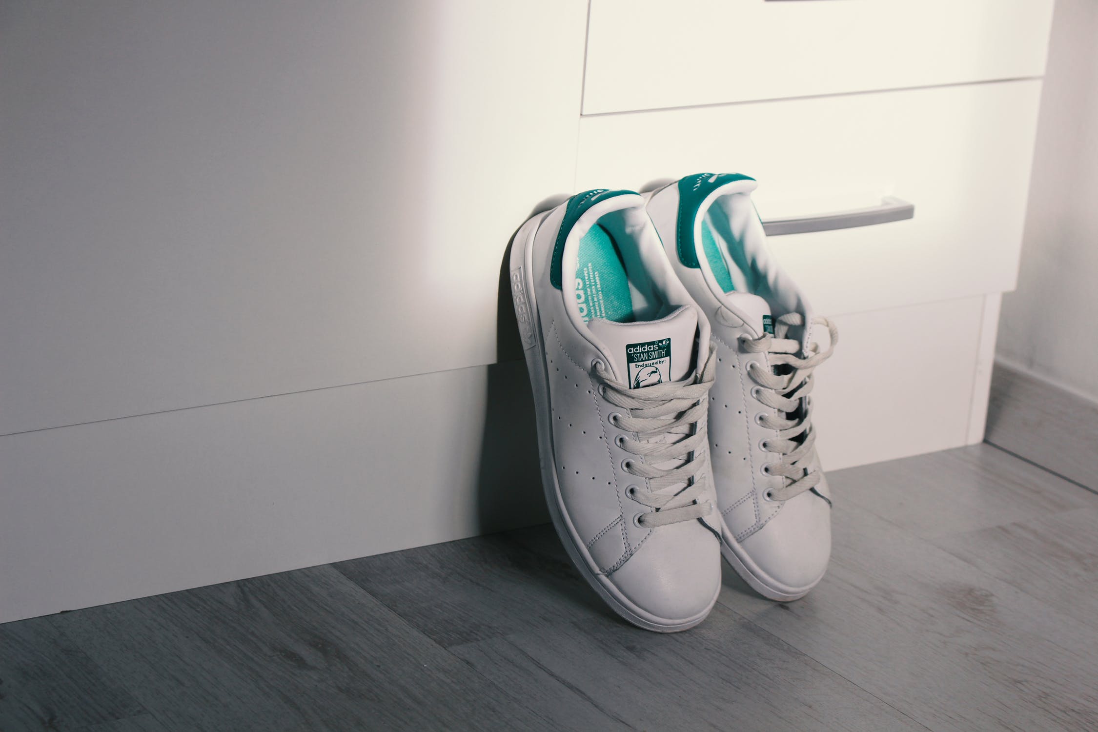 Cirage blanc pour chaussures ou sneakers usés